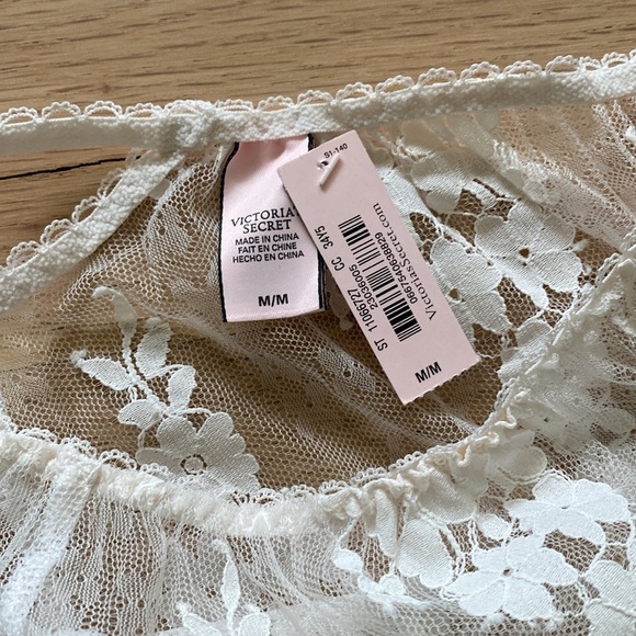 Victoria Secret Cream cheeky Lace shorts - Picture 2 of 3